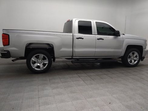 Used 2018 Chevrolet Silverado 1500 Custom w/ Custom Convenience Package RWD image 10