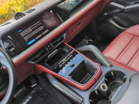 Used 2024 Porsche Cayenne Coupe image 22