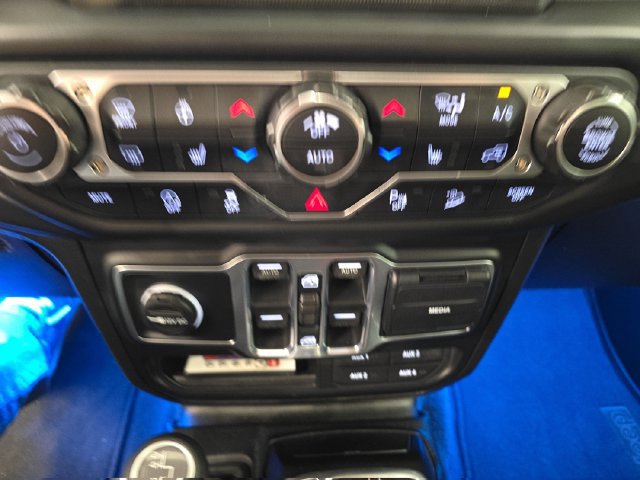 Used 2019 Jeep Wrangler Unlimited Sahara AWD/4WD image 25