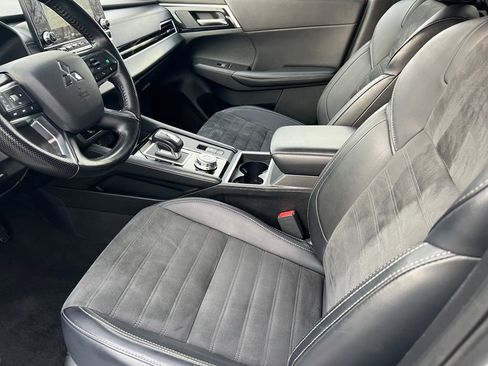 Used 2024 Mitsubishi Outlander SE image 9