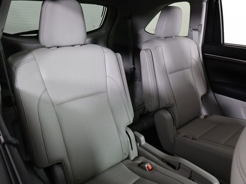 Used 2015 Toyota Highlander Limited image 22