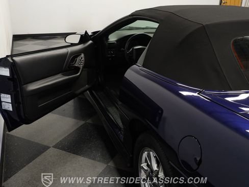 Used 2002 Chevrolet Camaro Z28 w/ Sport Appearance Pkg RWD image 33