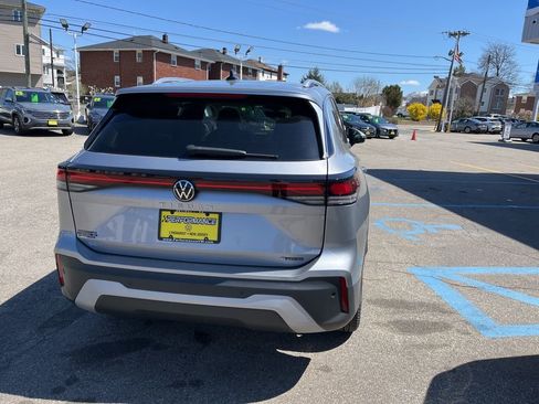 New 2026 Volkswagen Tiguan SE image 7