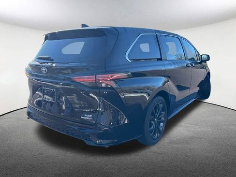 Used 2024 Toyota Sienna XSE image 14