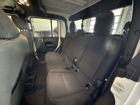 Used 2021 Jeep Gladiator Willys image 23