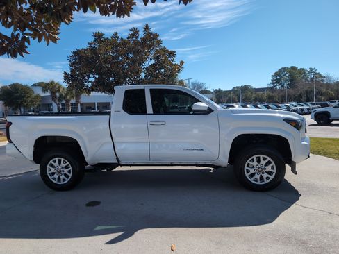 Certified 2024 Toyota Tacoma SR5 image 11