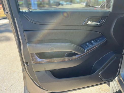 Used 2018 Chevrolet Tahoe LS w/ Enhanced Driver Alert Package RWD image 9