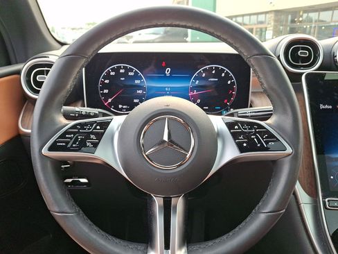 Used 2025 Mercedes-Benz GLC 300 4MATIC image 19