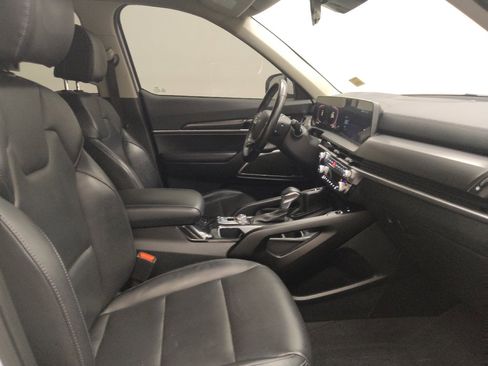 Used 2024 Kia Telluride S AWD/4WD image 21