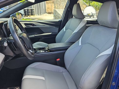 Used 2025 Toyota Camry SE w/ Convenience Package FWD image 14