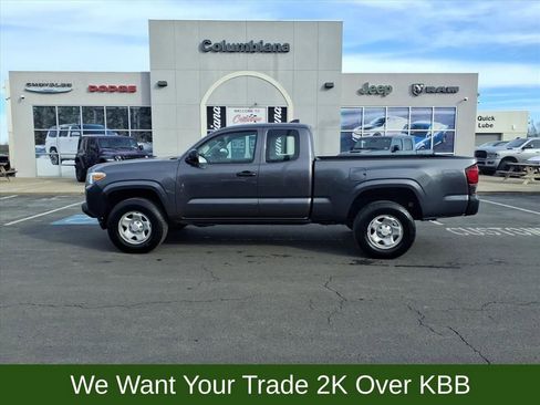 Used 2018 Toyota Tacoma SR image 1
