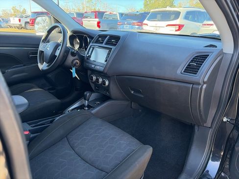 Used 2023 Mitsubishi Outlander Sport SE image 9