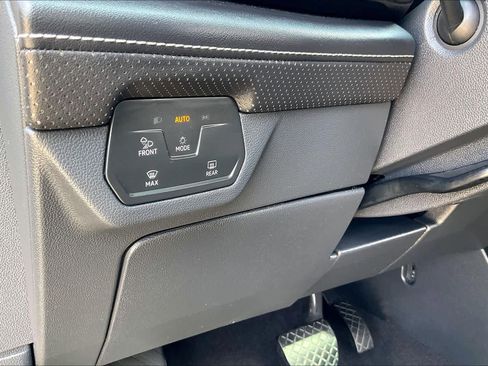 Used 2024 Volkswagen Atlas SE image 36