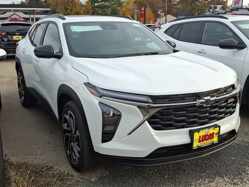 New 2026 Chevrolet Trax RS w/ Sunroof Package image 3