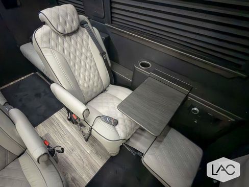 Used 2023 Mercedes-Benz Sprinter 2500 image 10