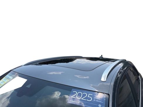Certified 2025 Volkswagen Atlas Cross Sport SE FWD image 13