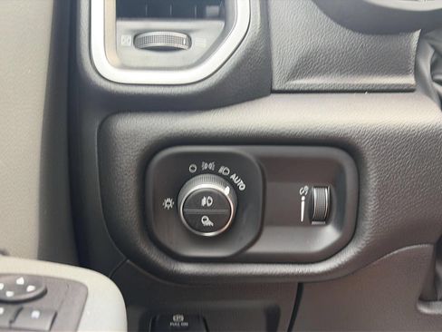Used 2023 RAM 1500 Big Horn AWD/4WD image 16