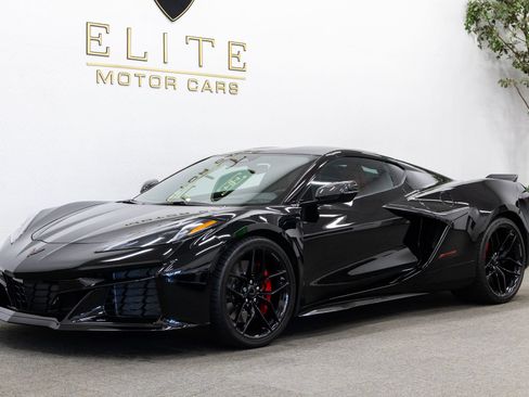 Used 2025 Chevrolet Corvette Z06 RWD image 1