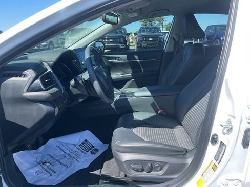 Used 2023 Toyota Camry SE w/ Convenience Package image 9