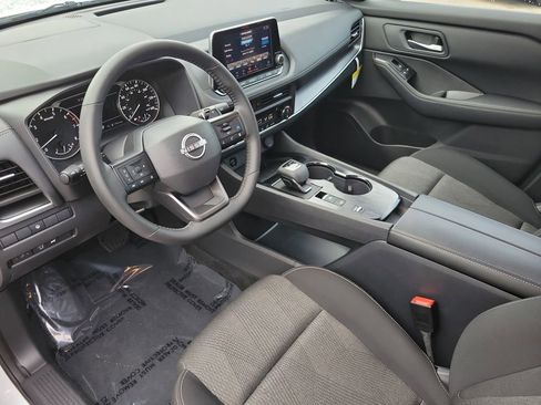 Certified 2025 Nissan Rogue SV image 23