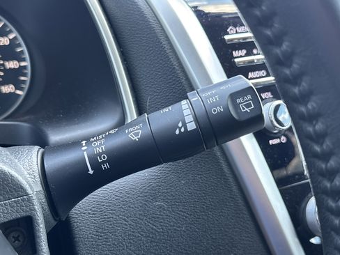 Used 2016 Nissan Murano SV FWD image 16