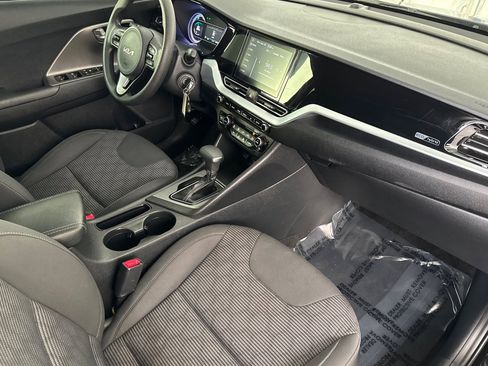 Used 2022 Kia Niro LX image 32