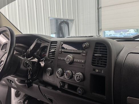 Used 2011 Chevrolet Silverado 2500 LT AWD/4WD image 15
