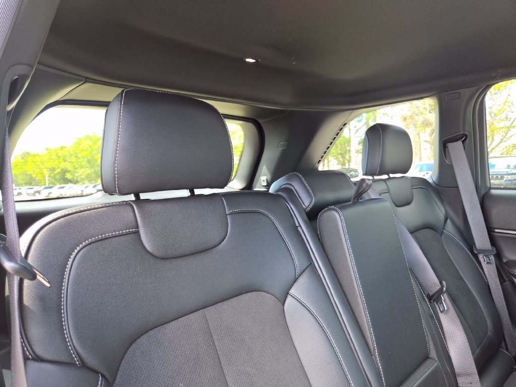 Used 2025 Jeep Grand Cherokee Altitude AWD/4WD image 19
