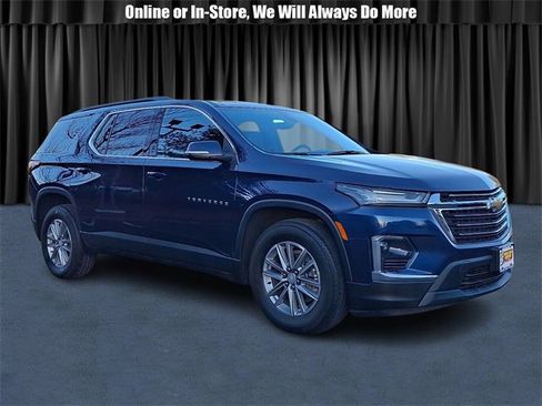 Used 2023 Chevrolet Traverse LT image 1