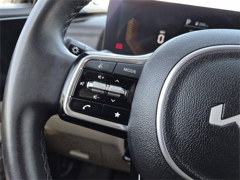 Used 2025 Kia Carnival image 28