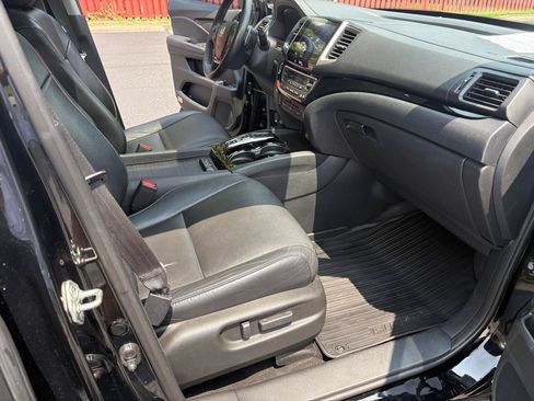 Used 2017 Honda Pilot Touring image 12