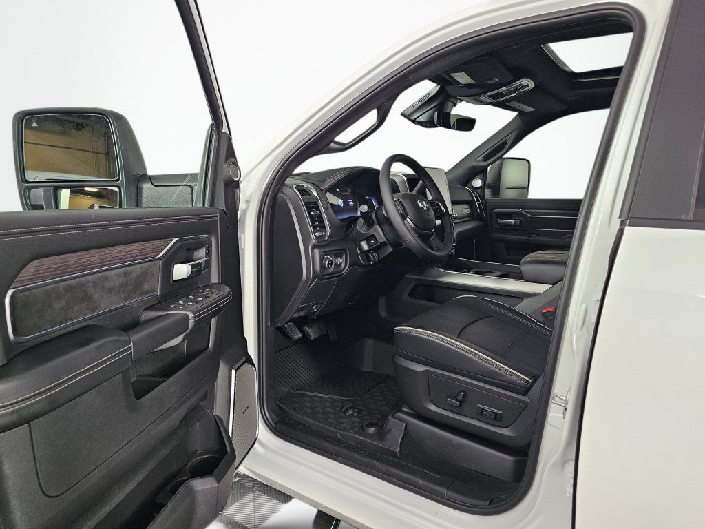 New 2026 RAM 3500 Laramie AWD/4WD image 23