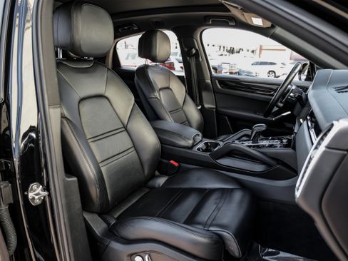 Used 2020 Porsche Cayenne S image 32