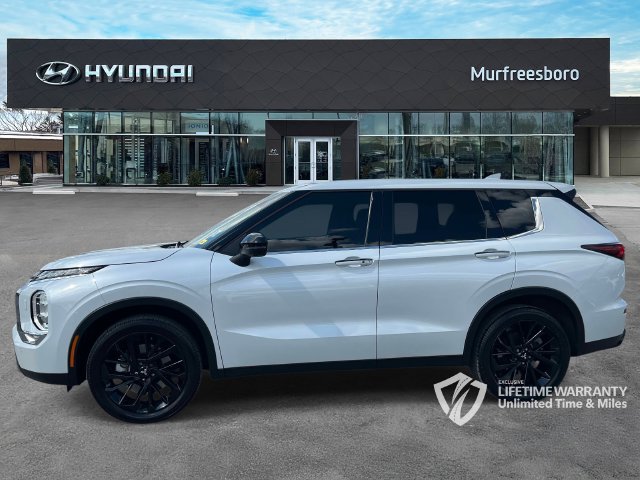 Used 2024 Mitsubishi Outlander SE Black Edition AWD/4WD image 9