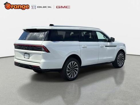 Used 2025 Lincoln Navigator L Black Label AWD/4WD image 3