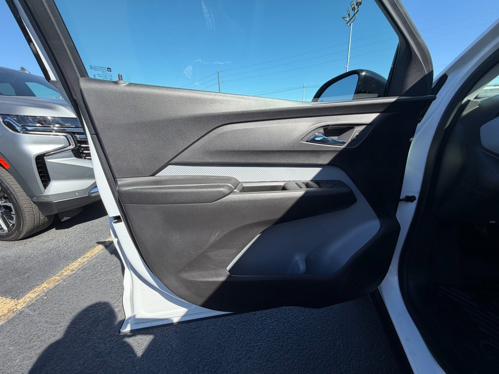 Used 2027 Chevrolet Bolt LT FWD image 9