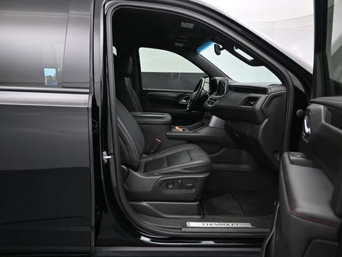 Used 2022 Chevrolet Suburban RST w/ Luxury Package RWD image 31
