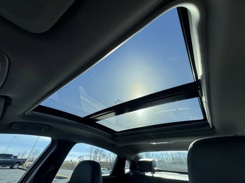 Used 2017 Chevrolet Malibu Premier w/ Premier Sun and Wheel Package image 29