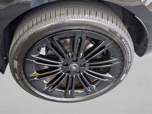 Used 2025 Land Rover Range Rover SE AWD/4WD image 29