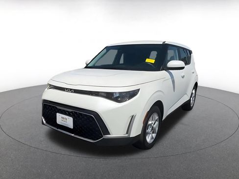 Used 2025 Kia Soul LX w/ LX Technology Package FWD image 4