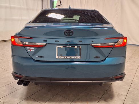 Used 2025 Toyota Camry SE w/ Convenience Package FWD image 8