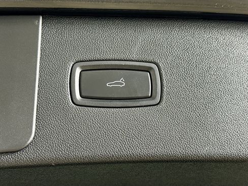 Used 2022 Porsche Cayenne AWD/4WD image 38