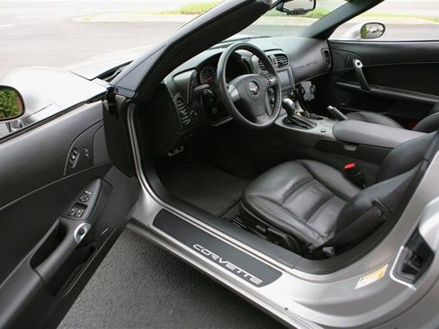 Used 2007 Chevrolet Corvette Coupe w/ Preferred Equipment Group RWD image 14