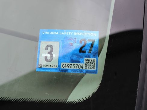 Used 2003 Lincoln Town Car Signature image 30