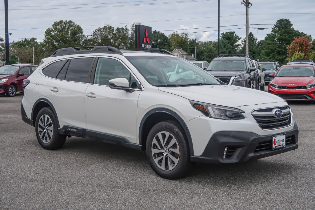 Used 2022 Subaru Outback Premium AWD/4WD image 1