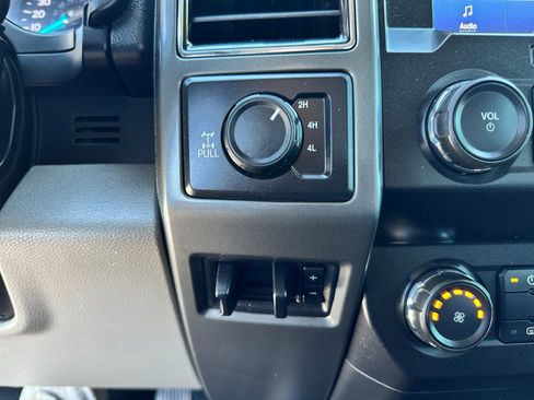 Used 2021 Ford F250 XLT w/ FX4 Off-Road Package image 21