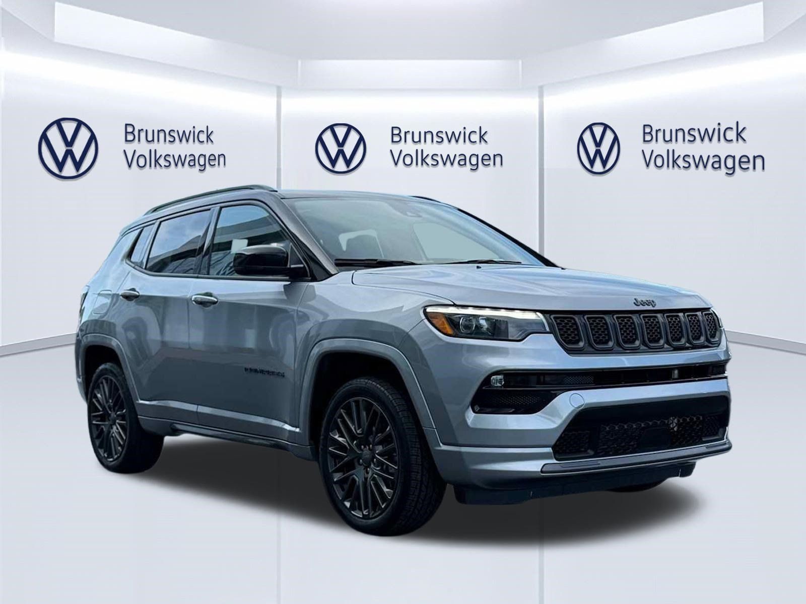 Used 2023 Jeep Compass High Altitude AWD/4WD image 3