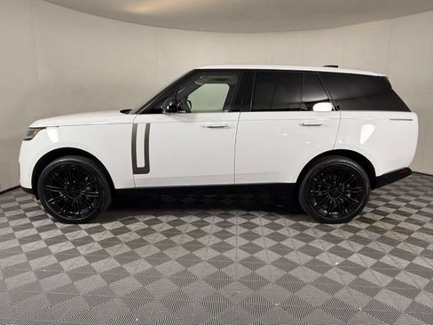 Used 2024 Land Rover Range Rover SE AWD/4WD image 3