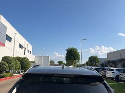 Used 2021 Toyota RAV4 XLE image 5