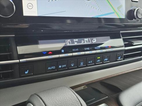 Used 2023 Toyota Sienna XLE image 27